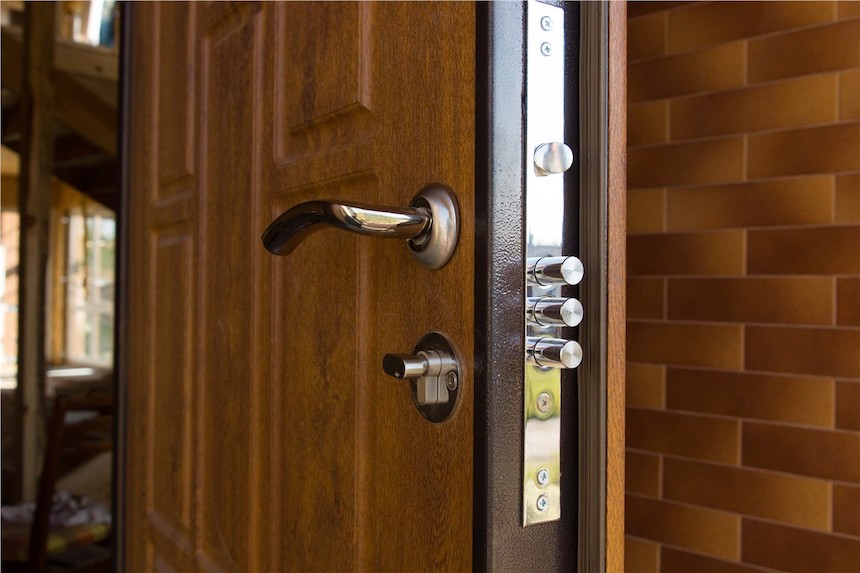 9 Tips When Choosing Locks For Your Business - Punching The Walls